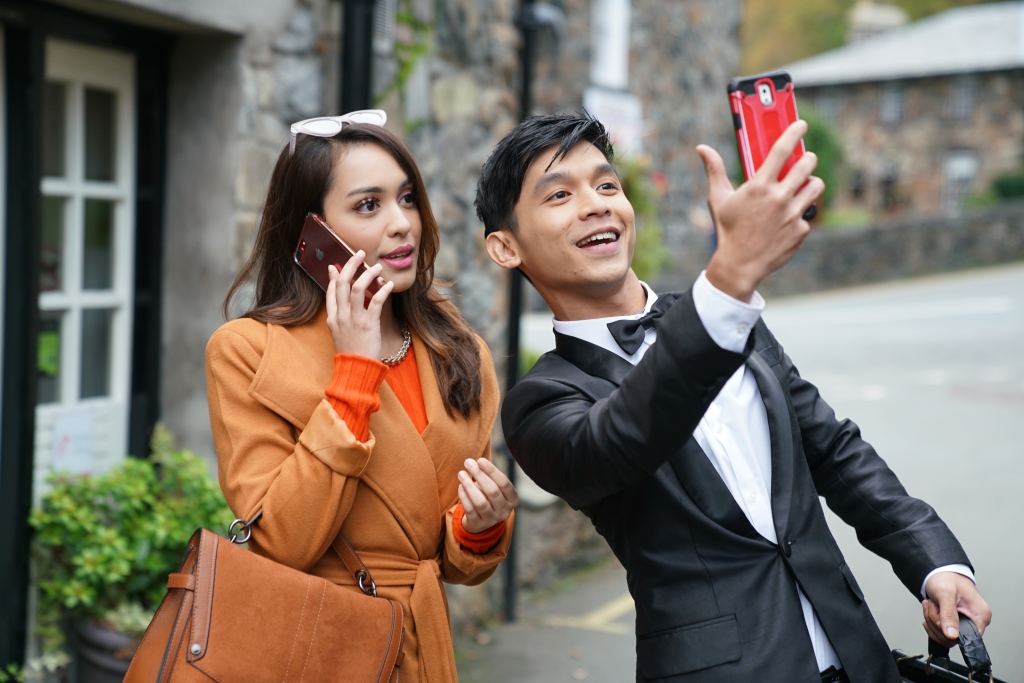 Jaa Suzuran takes a selfie with Wanna Ali in Autumn in Wales film